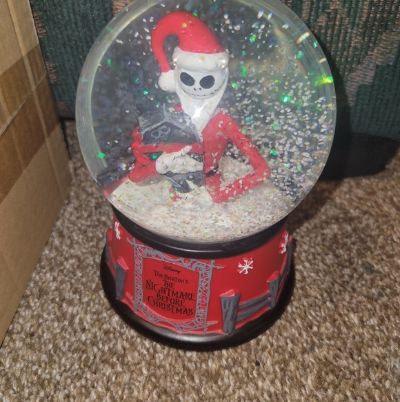 Firm! Disney The Nightmare Before Christmas Snow Globe - Picture 5 of 10